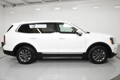 More photos of 2025 Kia Telluride LX at Trevinos Auto Mart, TX