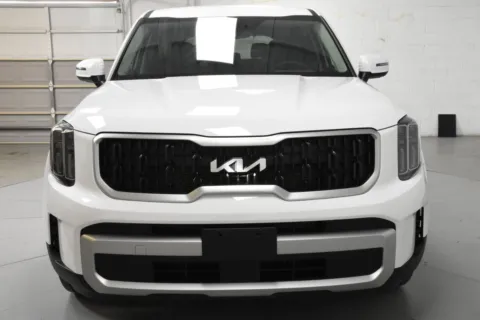 More photos of 2025 Kia Telluride LX at Trevinos Auto Mart, TX