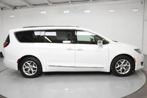 More photos of 2020 Chrysler Pacifica Limited at Trevinos Auto Mart, TX