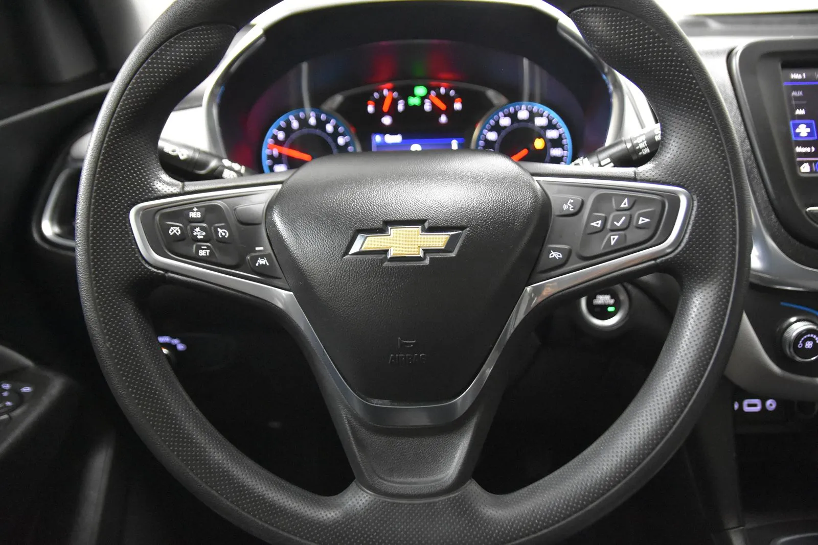 2022 Chevrolet Equinox LS photo 2