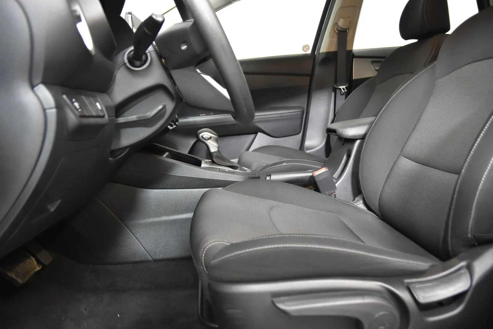 2024 Kia Forte LXS photo 2