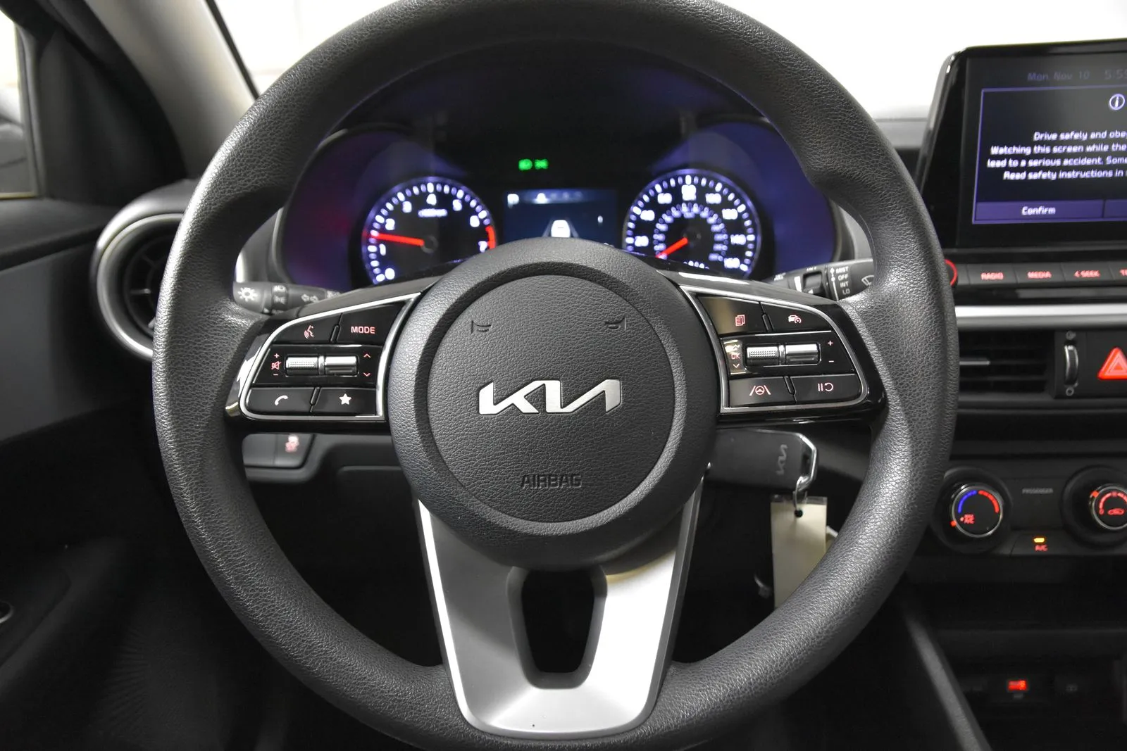 2024 Kia Forte LXS photo 3