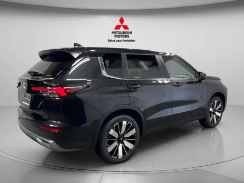 Another view of 2026 Mitsubishi Outlander SE for sale in Countryside, IL at Countryside Mitsubishi