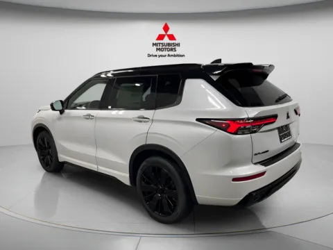 More photos of 2026 Mitsubishi Outlander Black Edition at Countryside Mitsubishi, IL