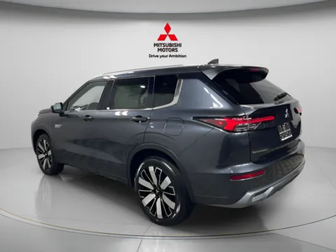 More photos of 2026 Mitsubishi Outlander PHEV SEL at Countryside Mitsubishi, IL