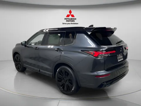 More photos of 2026 Mitsubishi Outlander Black Edition at Countryside Mitsubishi, IL