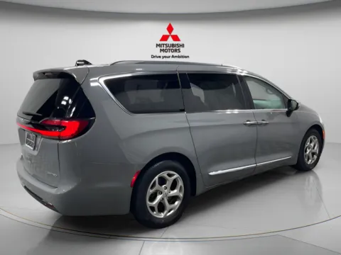 Another view of 2023 Chrysler Pacifica Limited for sale in Countryside, IL at Countryside Mitsubishi