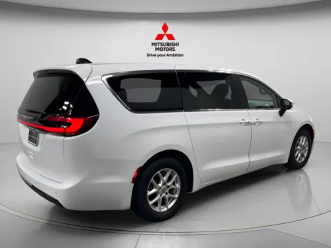 Another view of 2023 Chrysler Pacifica Touring for sale in Countryside, IL at Countryside Mitsubishi