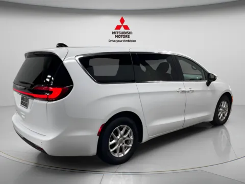 Another view of 2023 Chrysler Pacifica Touring for sale in Countryside, IL at Countryside Mitsubishi