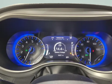 More photos of 2023 Chrysler Pacifica Touring at Countryside Mitsubishi, IL