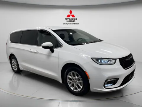 Photos of 2023 Chrysler Pacifica Touring for sale in Countryside, IL at Countryside Mitsubishi