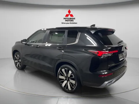 More photos of 2026 Mitsubishi Outlander SE at Countryside Mitsubishi, IL