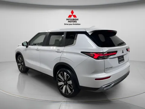 More photos of 2026 Mitsubishi Outlander SE at Countryside Mitsubishi, IL