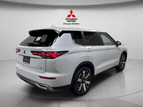Another view of 2026 Mitsubishi Outlander SE for sale in Countryside, IL at Countryside Mitsubishi