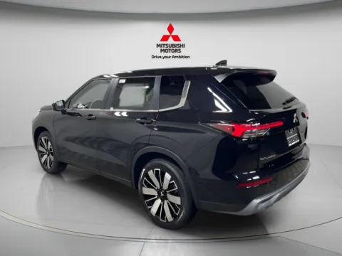 More photos of 2026 Mitsubishi Outlander SE at Countryside Mitsubishi, IL