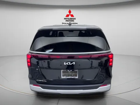 More photos of 2026 Kia Carnival LXS at Countryside Mitsubishi, IL