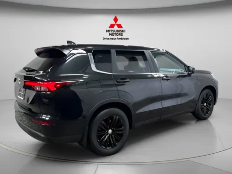 Another view of 2022 Mitsubishi Outlander ES for sale in Countryside, IL at Countryside Mitsubishi