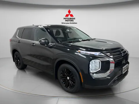 Photos of 2022 Mitsubishi Outlander ES for sale in Countryside, IL at Countryside Mitsubishi