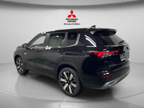More photos of 2026 Mitsubishi Outlander PHEV SE at Countryside Mitsubishi, IL
