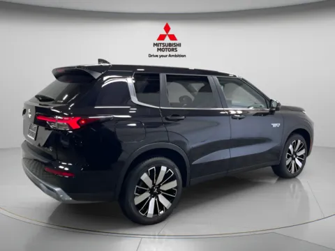 Another view of 2026 Mitsubishi Outlander PHEV SE for sale in Countryside, IL at Countryside Mitsubishi