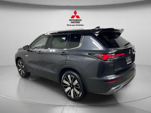 More photos of 2026 Mitsubishi Outlander PHEV SEL at Countryside Mitsubishi, IL