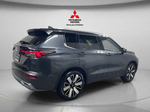 Another view of 2026 Mitsubishi Outlander SEL for sale in Countryside, IL at Countryside Mitsubishi