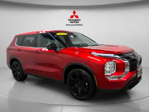 Photos of 2026 Mitsubishi Outlander LE for sale in Countryside, IL at Countryside Mitsubishi