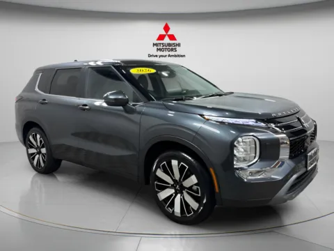 Photos of 2026 Mitsubishi Outlander SE for sale in Countryside, IL at Countryside Mitsubishi