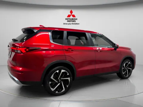 Another view of 2024 Mitsubishi Outlander SE for sale in Countryside, IL at Countryside Mitsubishi