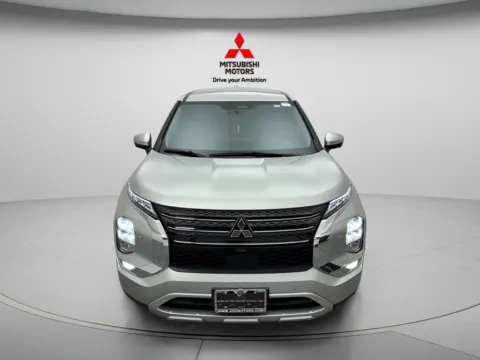 Photos of 2024 Mitsubishi Outlander SE for sale in Countryside, IL at Countryside Mitsubishi