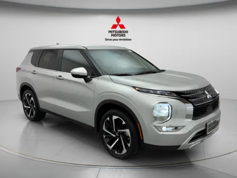 Another view of 2024 Mitsubishi Outlander SE for sale in Countryside, IL at Countryside Mitsubishi