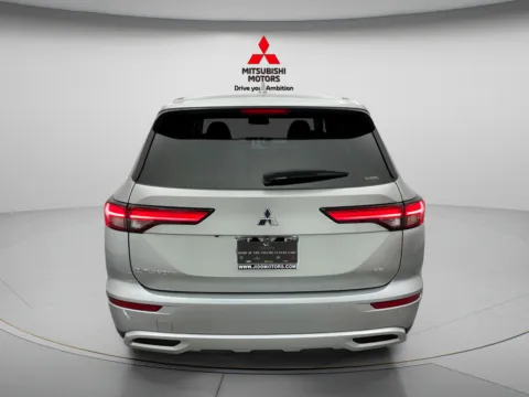 More photos of 2024 Mitsubishi Outlander SE at Countryside Mitsubishi, IL