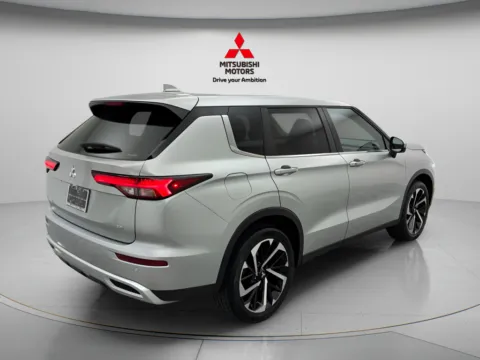 More photos of 2024 Mitsubishi Outlander SE at Countryside Mitsubishi, IL