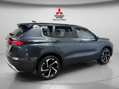 More photos of 2024 Mitsubishi Outlander SE at Countryside Mitsubishi, IL