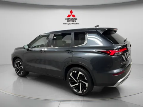 Photos of 2024 Mitsubishi Outlander SE for sale in Countryside, IL at Countryside Mitsubishi