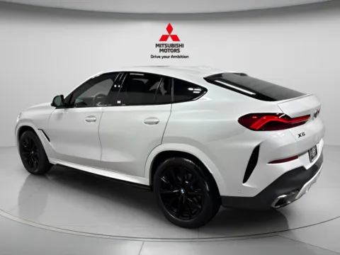 More photos of 2025 BMW X6 xDrive40i at Countryside Mitsubishi, IL