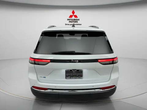 More photos of 2023 Jeep Grand Cherokee 4xe at Countryside Mitsubishi, IL