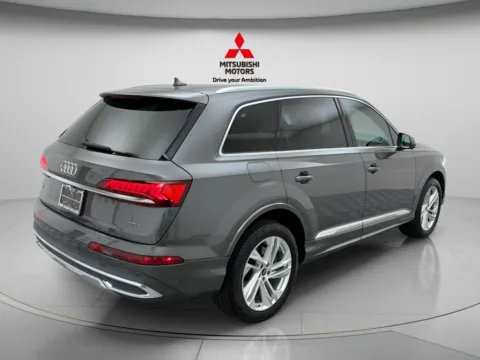More photos of 2023 Audi Q7 45 Premium at Countryside Mitsubishi, IL