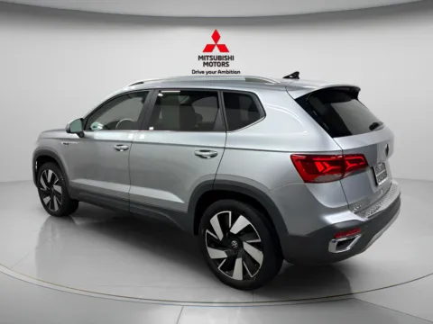 More photos of 2023 Volkswagen Taos 1.5T SEL at Countryside Mitsubishi, IL
