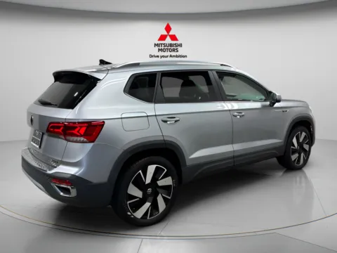 Another view of 2023 Volkswagen Taos 1.5T SEL for sale in Countryside, IL at Countryside Mitsubishi