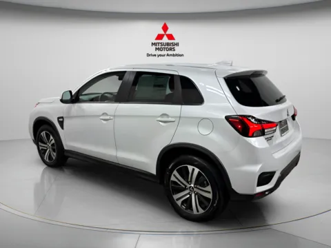 More photos of 2027 Mitsubishi Outlander Sport 2.0 ES at Countryside Mitsubishi, IL