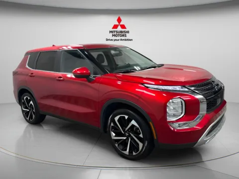 Photos of 2024 Mitsubishi Outlander SE for sale in Countryside, IL at Countryside Mitsubishi
