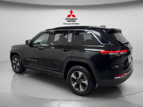 More photos of 2024 Jeep Grand Cherokee 4xe at Countryside Mitsubishi, IL