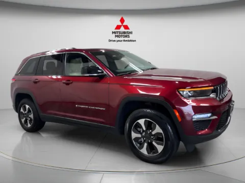 More photos of 2024 Jeep Grand Cherokee 4xe at Countryside Mitsubishi, IL