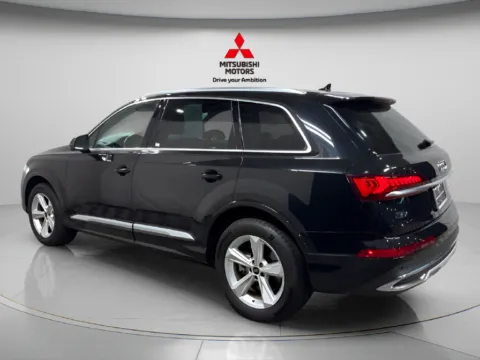 More photos of 2024 Audi Q7 45 Premium Plus at Countryside Mitsubishi, IL