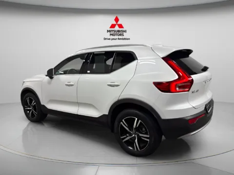 More photos of 2023 Volvo XC40 B5 Plus Bright Theme at Countryside Mitsubishi, IL