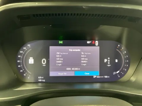 More photos of 2023 Volvo XC40 B5 Plus Bright Theme at Countryside Mitsubishi, IL