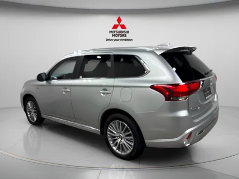More photos of 2022 Mitsubishi Outlander PHEV SEL at Countryside Mitsubishi, IL