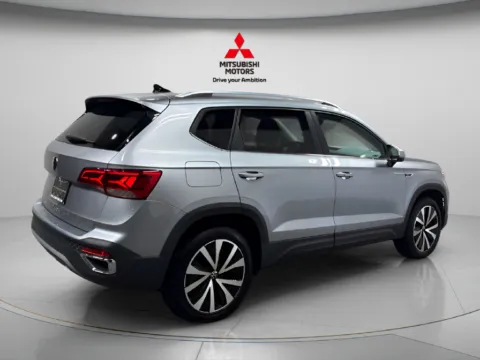Another view of 2024 Volkswagen Taos 1.5T SE for sale in Countryside, IL at Countryside Mitsubishi