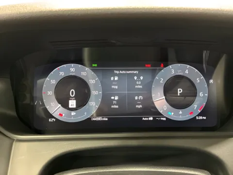 More photos of 2025 Land Rover Range Rover Velar Dynamic SE at Countryside Mitsubishi, IL